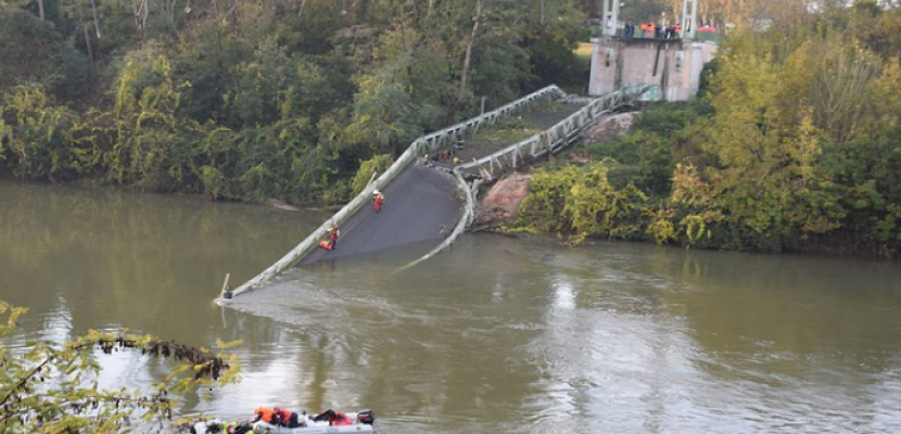 مقتل شخص في حادث انهيار جسر معدني معلق جنوب فرنسا
