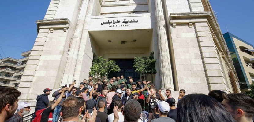 تواصل تظاهرات لبنان .. والمحتجون يعتصمون أمام عدد من المرافق العامة فى بيروت ومختلف المحافظات