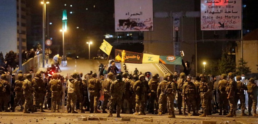 دعوات لعصيان مدني وإضراب شامل اليوم في لبنان.. وأنصار حزب الله يهاجمون المتظاهرين