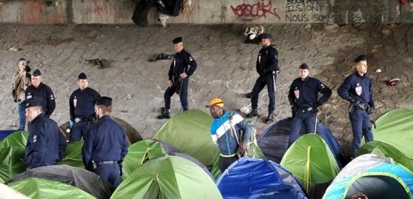 عملية اخلاء كبرى لمخيمين للمهاجرين شمال شرق باريس