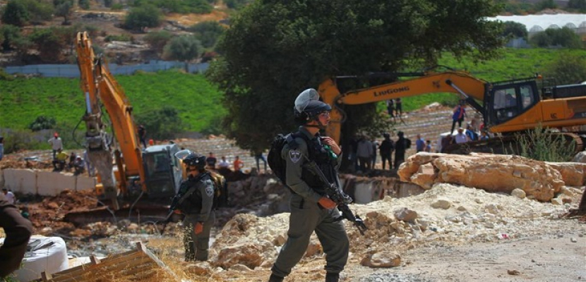 استشهاد فلسطيني صدمته جرافة اسرائيلية بالخليل