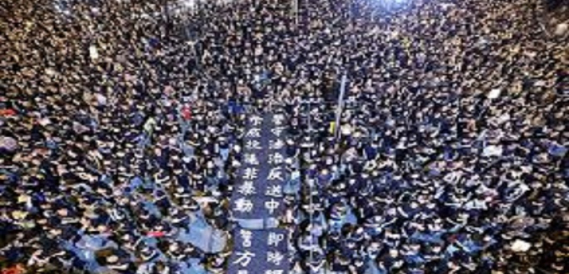 هونج كونج تواجه الشلل التام لليوم الرابع بسبب المظاهرات