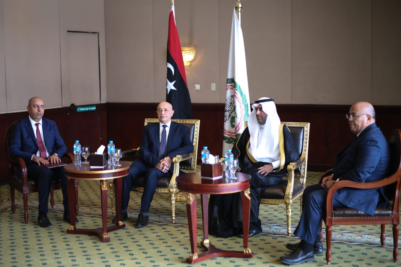 رئيس البرلمان العربي يبلغ رئيس مجلس النواب الليبي التضامن مع ليبيا ضد التدخلات الخارجية