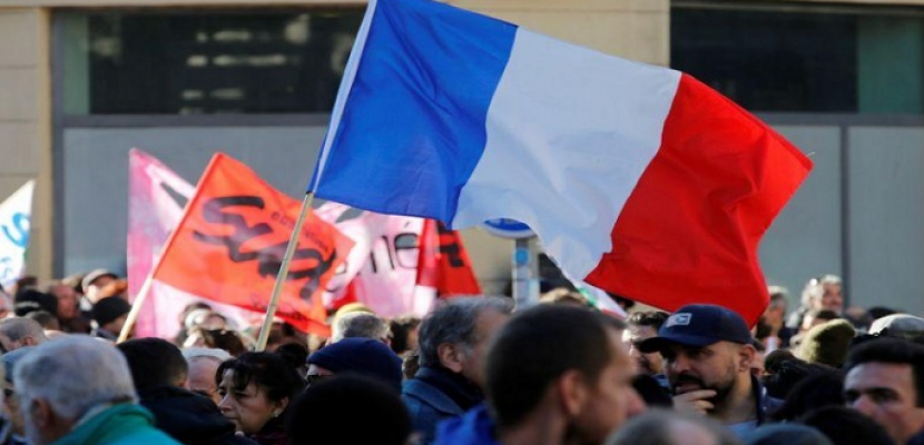نقابات العمال الفرنسية تنقل معركة المعاشات إلى الشوارع
