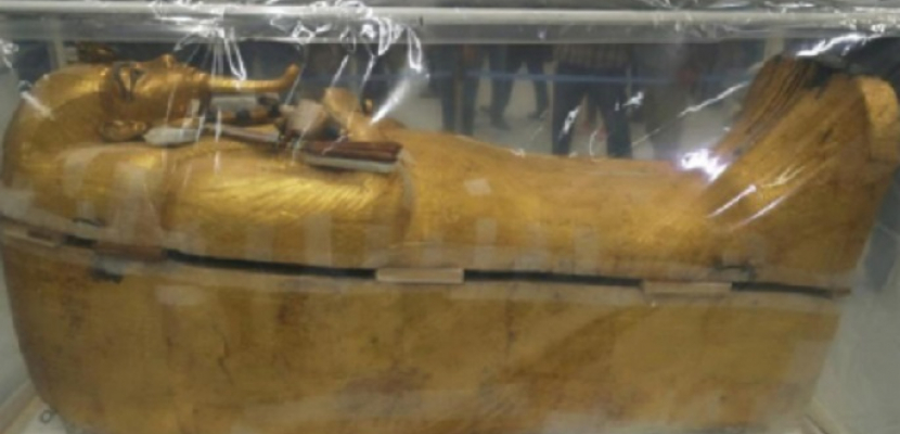 الانتهاء من ترميم تابوت توت عنخ آمون خلال شهرين وعرض آثاره مجتمعة بالمتحف الكبير