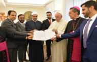 بابا الفاتيكان يهدي نسخة من إعلان “الأخوّة الإنسانية” الذي وقّعه مع إمام الأزهر لجوتيريش