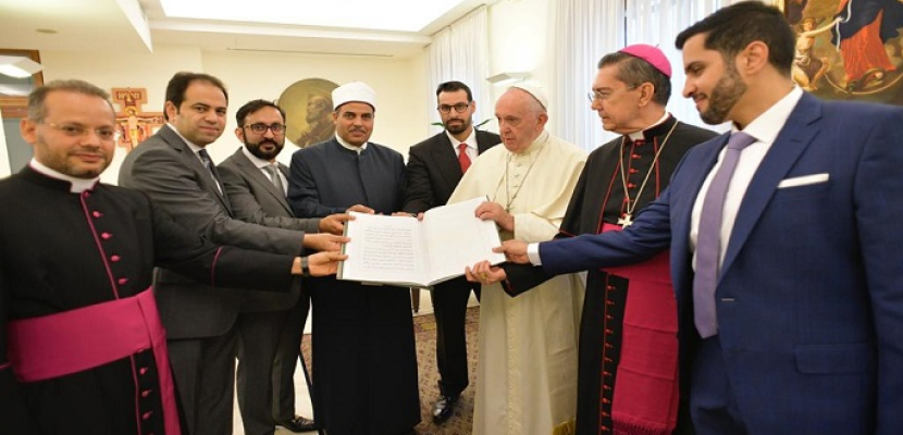 بابا الفاتيكان يهدي نسخة من إعلان “الأخوّة الإنسانية” الذي وقّعه مع إمام الأزهر لجوتيريش