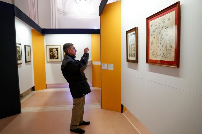 معرض لأعمال فنية نادرة بعضها يظهر للمرة الأولى في ساحة القديس بطرس بالفاتيكان