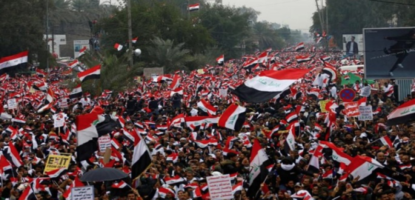 السيستاني يندد بالعنف ضد المحتجين في العراق ويدعو لحكومة تحظى بثقة الشعب