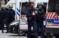 الشرطة الفرنسية تقتل شخصا قبل تنفيذه عملية طعن في باريس