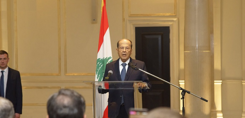 الرئيس اللبناني: قطع الطرق يتجاوز التعبير عن الرأي إلى عمل تخريبي منظم لضرب الاستقرار