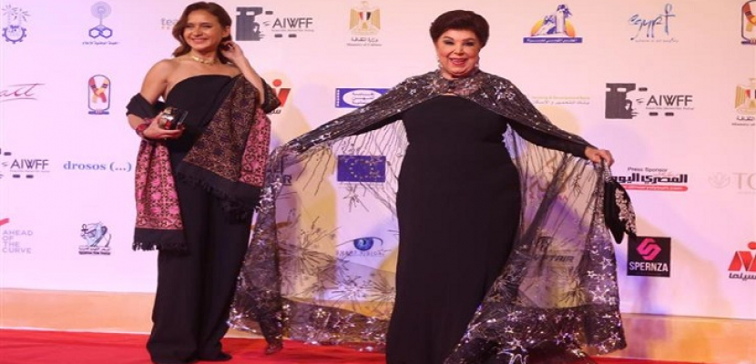 تكريم رجاء الجداوى و نيللى كريم فى مهرجان أسوان لأفلام المرأة