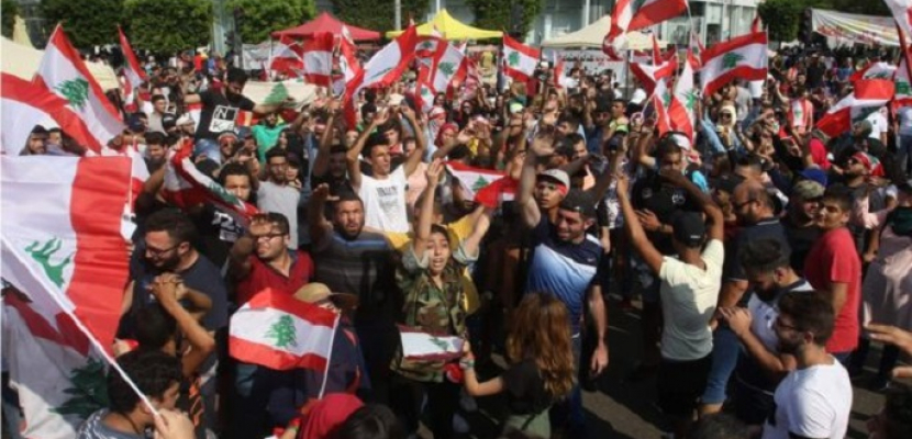 وزير الداخلية اللبناني: نحرص على حماية المتظاهرين السلميين والتعامل التدريجي مع المشاغبين