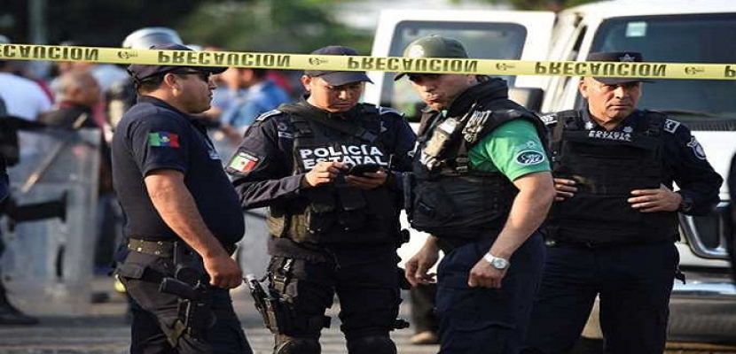 مسلحون يغلقون طرقا ويتبادلون إطلاق النار مع قوات الأمن بوسط المكسيك