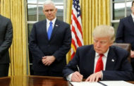 ترامب يوقع على مشروع القانون الخاص بمكافحة فيروس كورونا