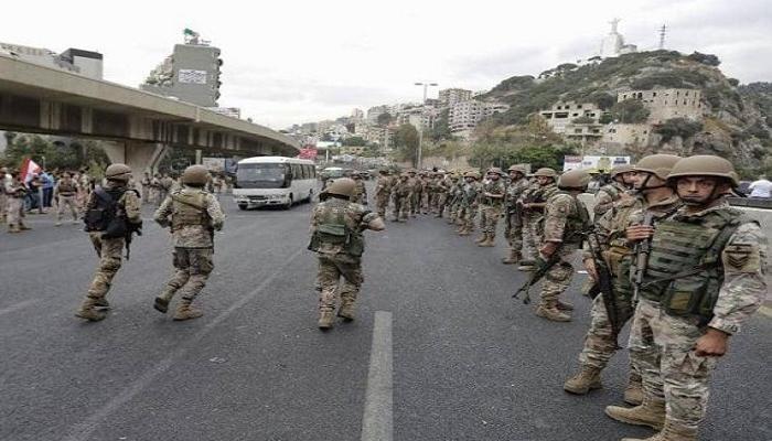 الجيش اللبناني يفرق متظاهرين حاولوا تحطيم مصارف بطرابلس