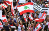 المحتجون يغلقون طرقا رئيسية في لبنان لليوم الثالث بسبب الأزمة الاقتصادية