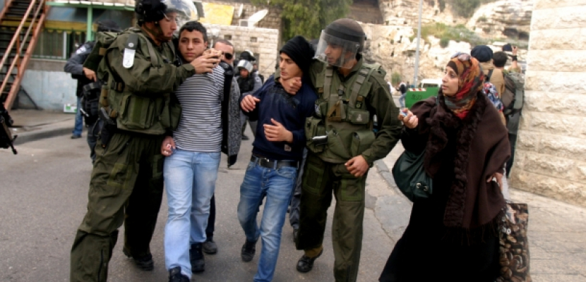 الاحتلال الإسرائيلي يعتقل 19 فلسطينيا من الضفة الغربية