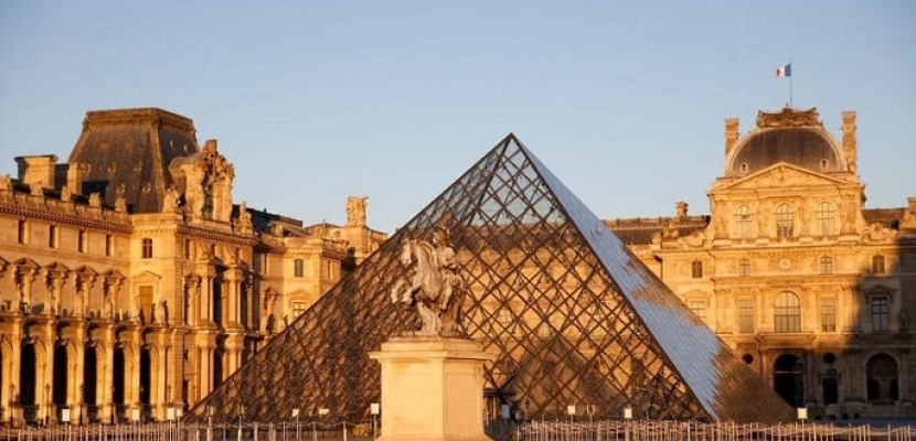 باريس تعيد افتتاح اللوفر والموناليزا تستقبل زوارها