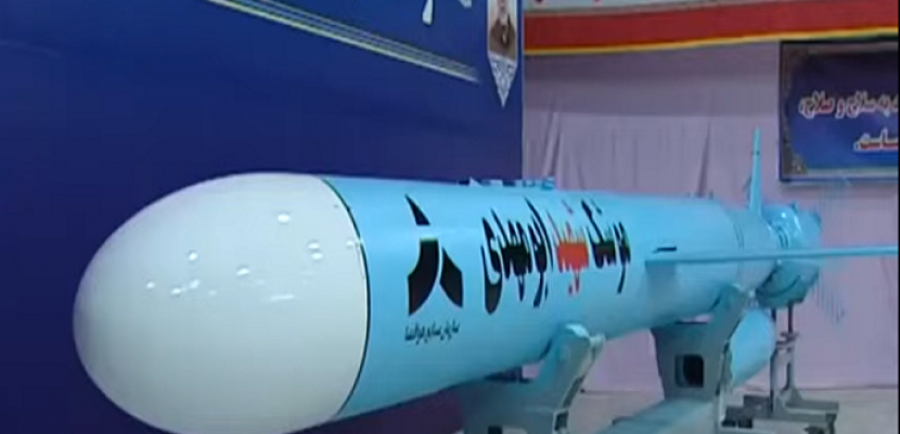 إيران تكشف عن صاروخ “أبو مهدي المهندس” يصل مداه إلى أكثر من ألف كم