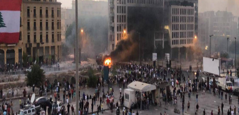 مواجهات عنيفة بين المتظاهرين اللبنانيين وقوى الأمن بوسط بيروت