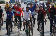 وزير الرياضة يقود ماراثون الدراجات بمناسبة احتفالات أكتوبر