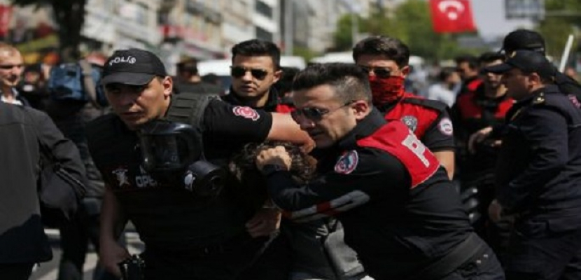 تركيا تعتقل 54 جنديًا بتهمة الانتماء لـ جماعة جولن‎