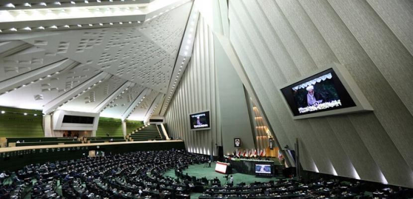 البرلمان الإيراني يصوت بالإجماع على رفض اتفاق روحاني مع الوكالة الدولية للطاقة الذرية