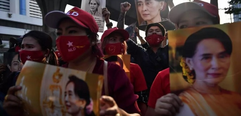 توجيه الاتهام إلى أونج سان سو تشي وتزايد الدعوات لعصيان مدني