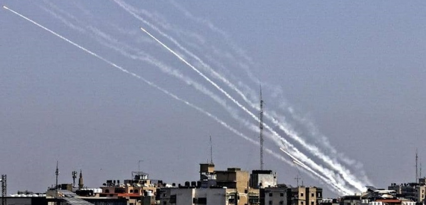 “زخات صاروخية” من غزة على أسدود وعسقلان.. ووزير الدفاع الإسرائيلي يأمر بتعبئة 5000 جندي احتياطي لتوسيع الحملة الحالية
