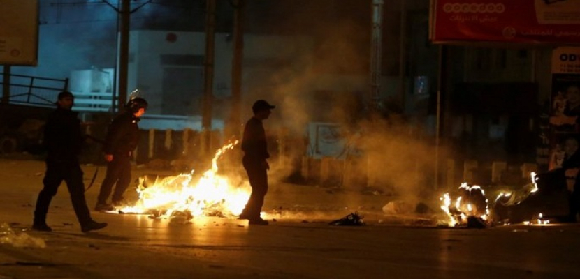 تجدد الاحتجاجات في تونس وسط تنامي الغضب إزاء حكومة المشيشي