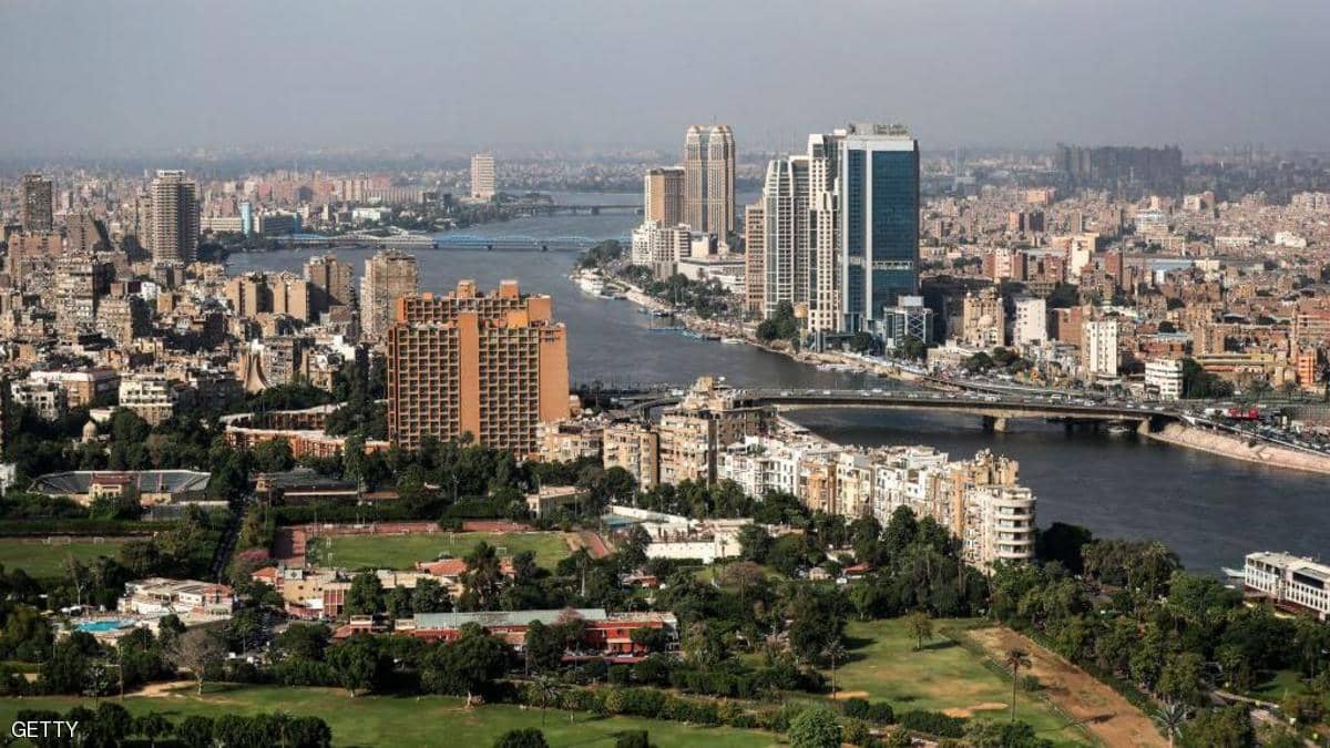 مصر تبدأ تخفيف الإجراءات الاحترازية