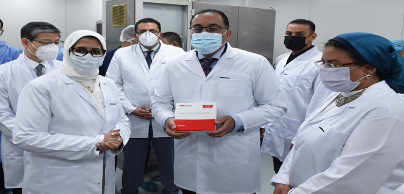 رئيس الوزراء يشهد إنتاج أول مليون جرعة من لقاح فيروس كورونا المصنع محلياً