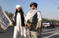 مسلحون من طالبان يطلقون النار في الهواء لتفريق محتجين في وسط كابول