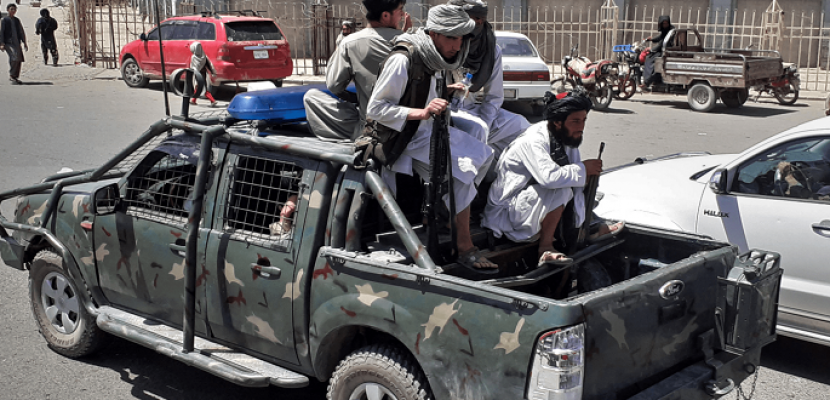 “معارك مستعرة” في بنجشير.. وحركة طالبان تسيطر على 10 مواقع