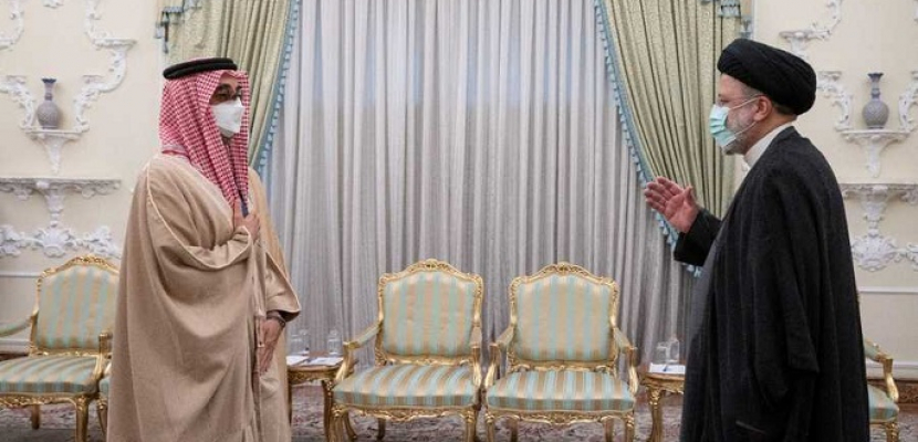 الرئيس الإيراني يستقبل وفداً إماراتياً برئاسة طحنون بن زايد