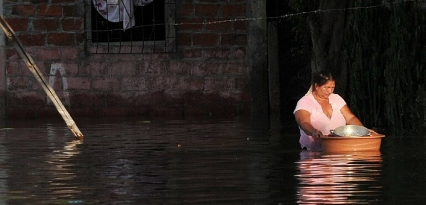 ارتفاع عدد ضحايا الفيضانات في الإكوادور وتسرب نفطي يهدد السكان
