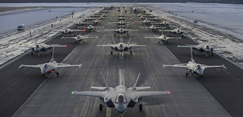 واشنطن ترسل طائرات مقاتلة ومدمرة لمساعدة الإمارات في التصدي “لمتمردي اليمن”