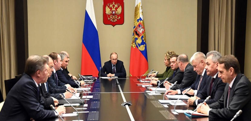 أعضاء مجلس الأمن الروسي يدعون بوتين للاعتراف باستقلال جمهوريتي دونيتسك ولوجانسك