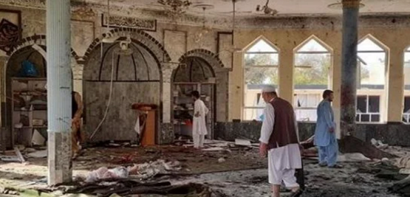 عشرات القتلى والجرحى جراء تفجيرين في أفغانستان استهدف أحدهما أحد أكبر مساجد البلاد