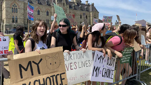 في تظاهرة واحدة في أوتاوا: مناهضون للإجهاض ومطالبون بتكريسه