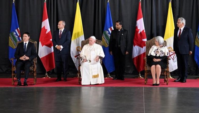 “رحلة توبة”.. البابا فرنسيس يصل كندا