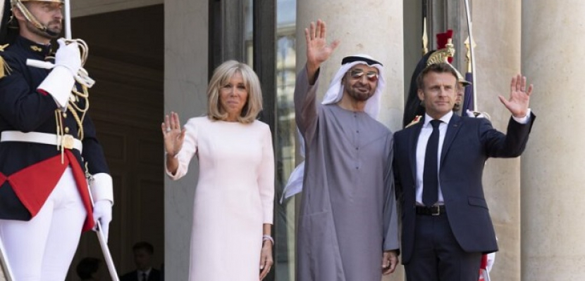 رئيس الإمارات يبحث مع نظيره الفرنسي العلاقات الثنائية والقضايا ذات الاهتمام المشترك