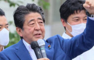 وفاة رئيس الوزراء الياباني السابق شينزو آبي متأثرا بجراحه بعد تعرضه لإطلاق نار