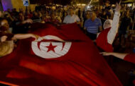 احتفالات في تونس بعد استطلاعات تمرير الدستور بأغلبية كبيرة .. وسعيد : يجب محاسبة كل من أجرم في حق البلاد
