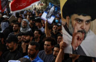 الآلاف من مناصري الصدر يقيمون صلاة الجمعة في بغداد وسط تواصل النزاع السياسي