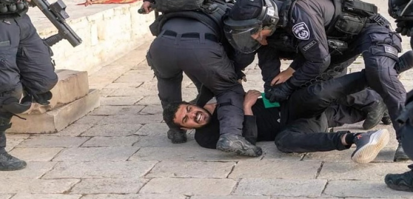 الاحتلال الإسرائيلي يعتقل 20 فلسطينيا من الضفة الغربية