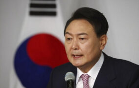 الرئيس الكوري الجنوبي يتعهد بعدم إعطاء أي شيء لبيونج يانج إذا استمرت في برنامجها النووي