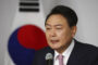 الرئيس الكوري الجنوبي يتعهد بعدم إعطاء أي شيء لبيونج يانج إذا استمرت في برنامجها النووي