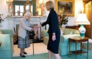 ملكة بريطانيا تكلف “تراس” بتشكيل الحكومة الجديدة